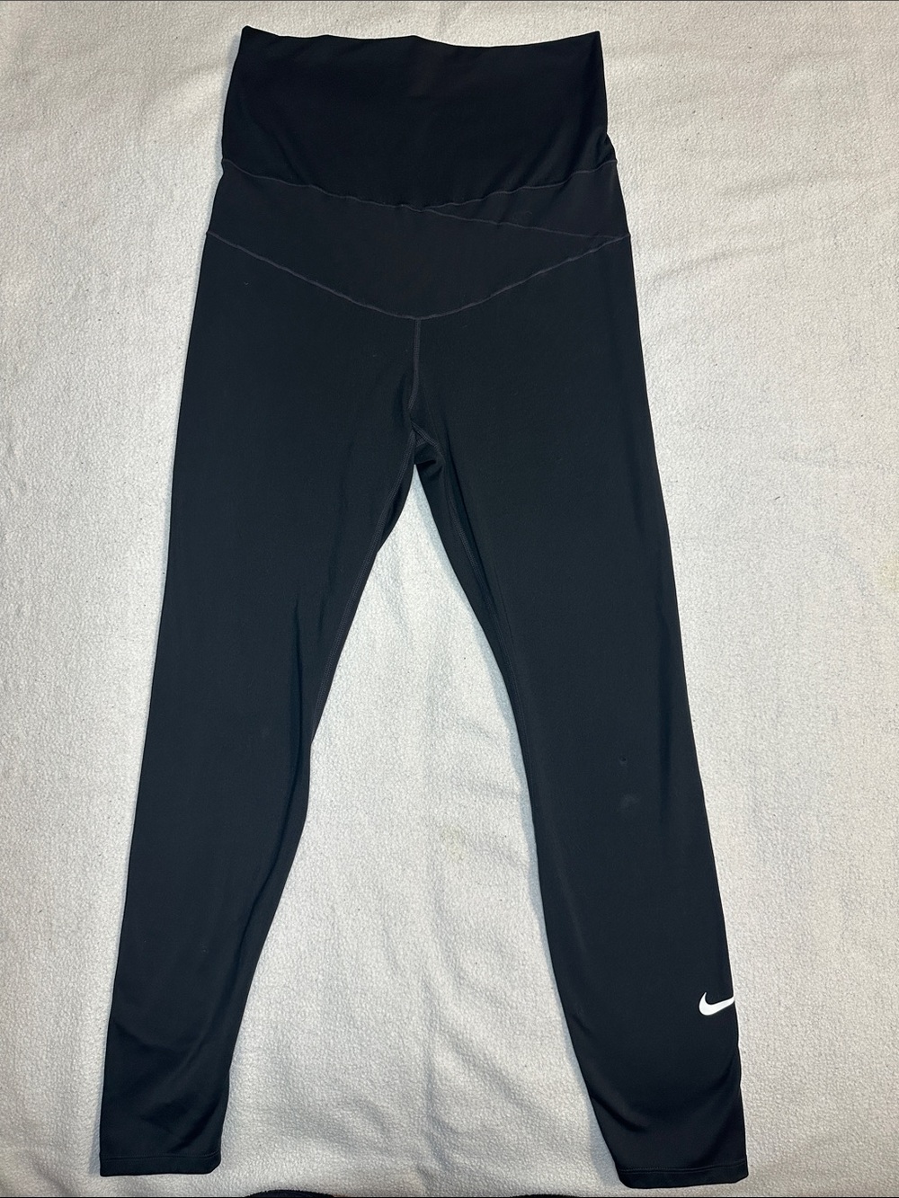 Nike Black Pregnancy High-Rise Leggings ** Flawed** hole on leg M